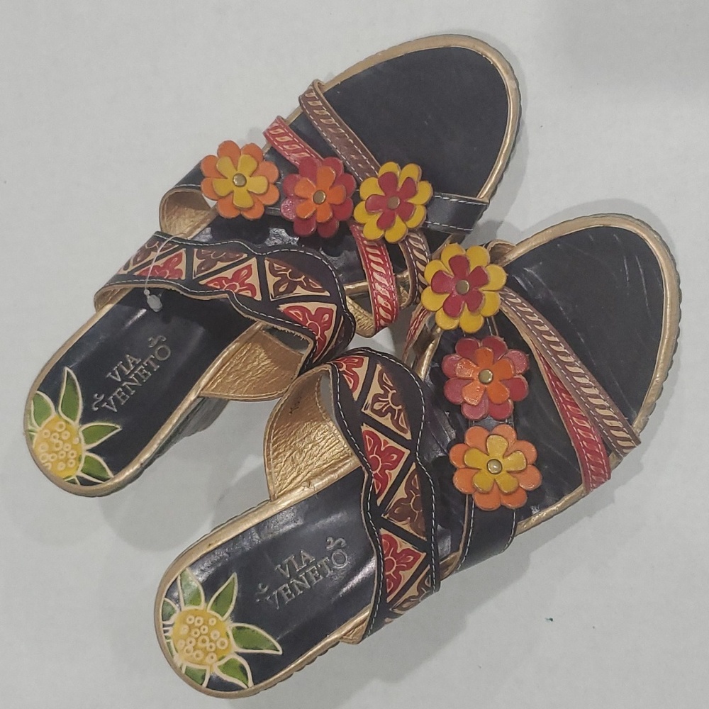 Via Veneto Leather Floral Boho Wedge Heels Size 8